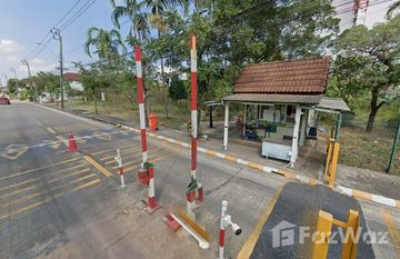 Suwinthawong Housing in Saen Saep, Bangkok