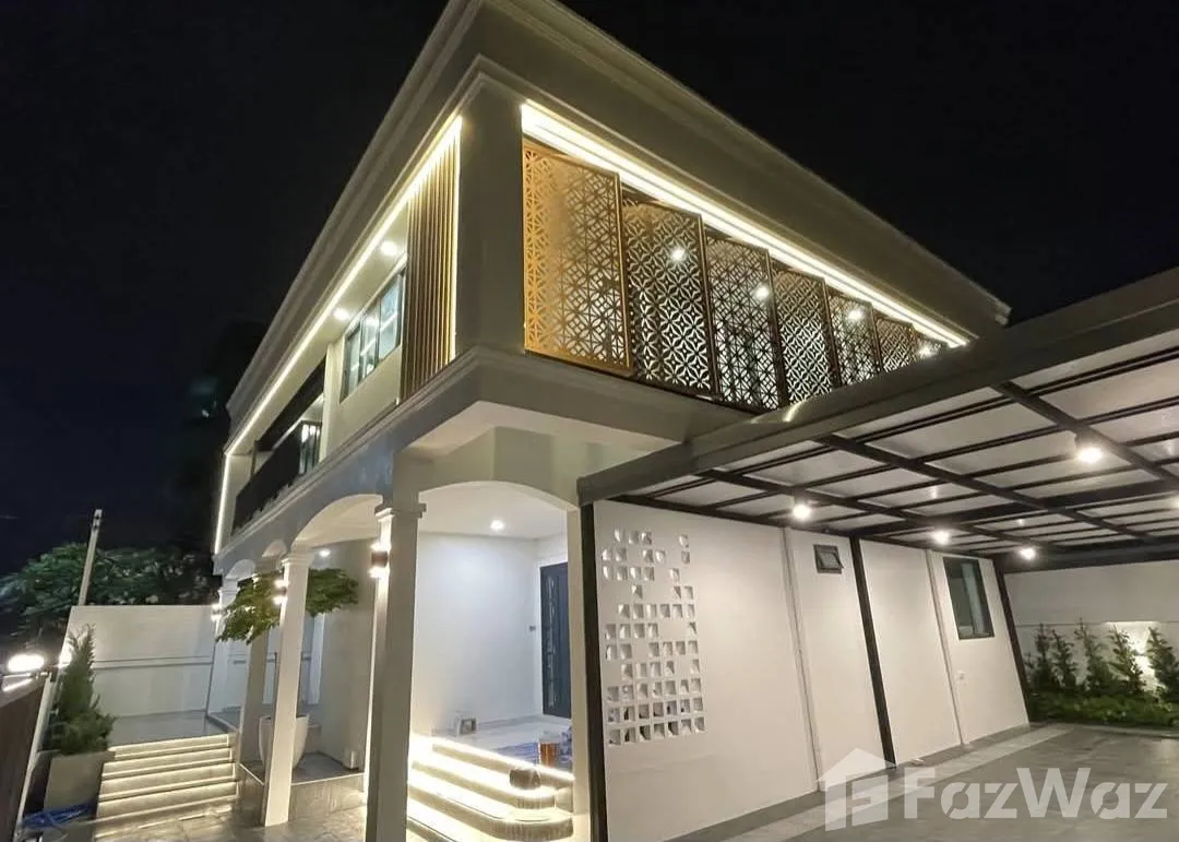 Modern Luxury Home | Stunning Double-Height Ceiling — photo 3