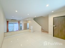 3 спален Таунхаус на продажу в Private Nirvana Life 71, Lat Phrao, Лат Пхрао