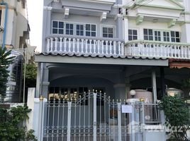 3 Schlafzimmer Reihenhaus zu vermieten im Baan Butsabakam Village, Arun Ammarin, Bangkok Noi
