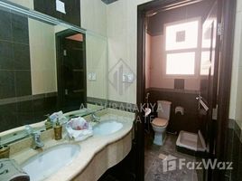 5 спален Вилла на продажу в Al Sharisha, Julphar Towers