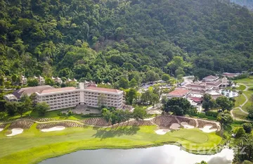 Royal Hills Golf Resort & Spa in สาริกา, 那空那育