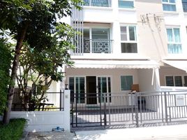 3 Bedroom Townhouse for sale at Baan Klang Muang Rama 9 Motorway, Suan Luang, Suan Luang