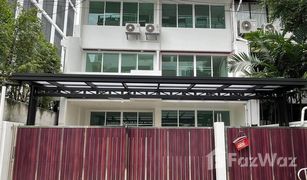 3 Bedrooms Townhouse for sale in Thung Mahamek, Bangkok 