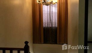 4 Bedrooms House for sale in Si Lom, Bangkok 