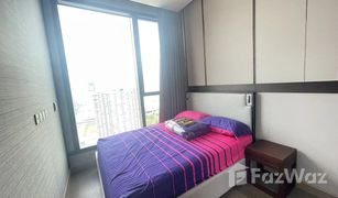 Кондо, 2 спальни на продажу в Bang Kapi, Бангкок The Esse at Singha Complex