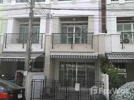 在Baan Klang Muang Rama 9 - Ramkhamhaeng租赁的3 卧室 联排别墅, Phlapphla, 翁通郎