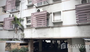 曼谷 Khlong Toei Nuea 6 卧室 Whole Building 售 