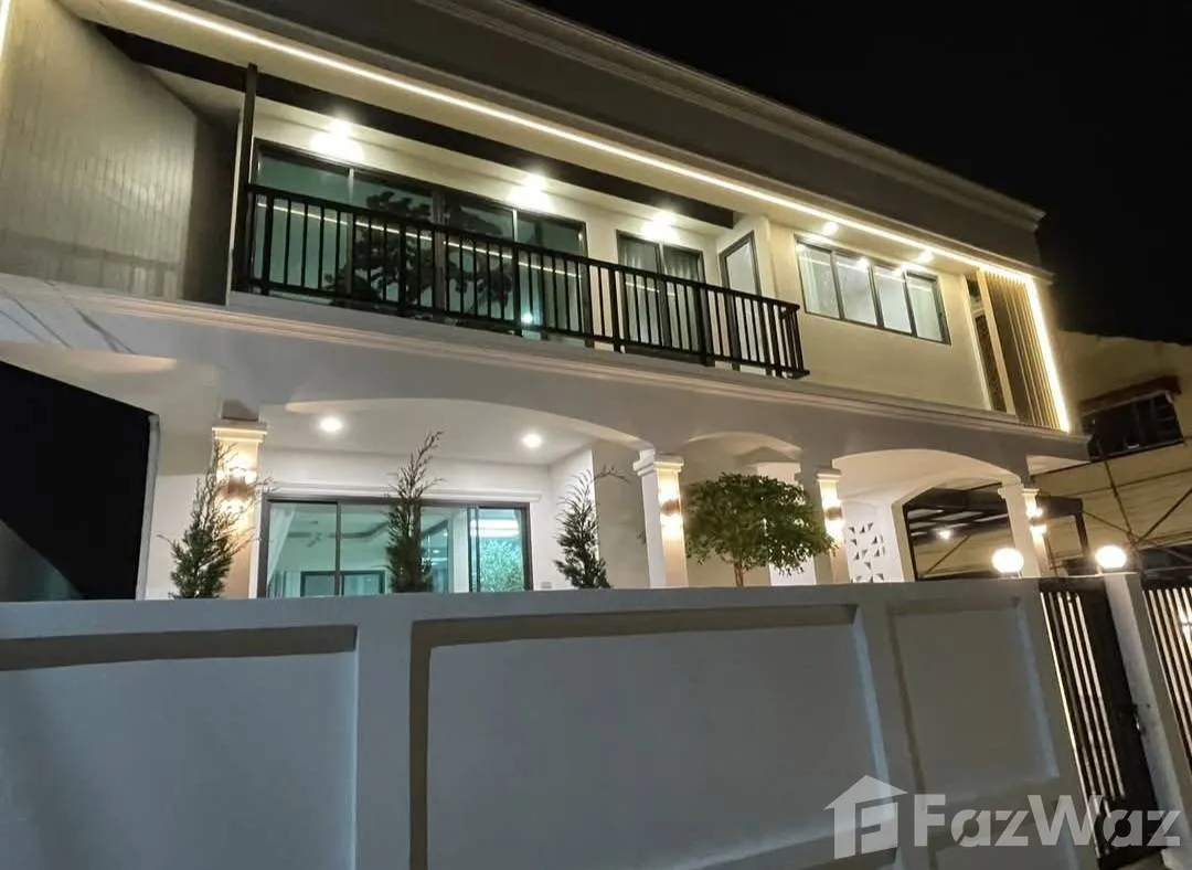Modern Luxury Home | Stunning Double-Height Ceiling — photo 4