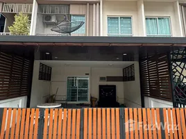 3 Bedroom Townhouse for sale at Thanasio Rattanathibet, Bang Rak Phatthana