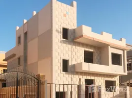 6 Bedroom Villa for sale at Zeraeyin Compound, 6 October Compounds, 6 October City, Giza