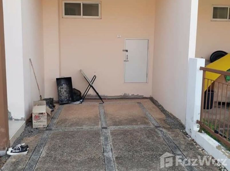 Townhouses with Basketball Court for Rent in Thailand