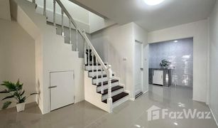 2 Bedrooms Townhouse for sale in Sam Wa Tawan Tok, Bangkok 