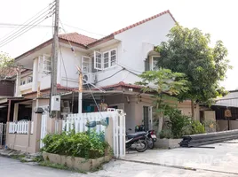 3 Bedroom Townhouse for sale at Baan Pluem 1, Khu Khot