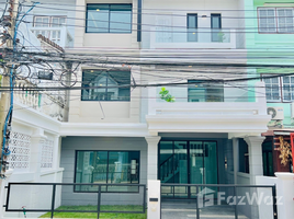 6 Bedroom Townhouse for sale at Rung Charoen Village 2, Bang Chak