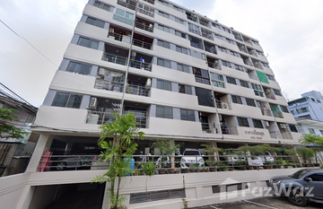 Piamsuk Condominium in Chomphon, Bangkok
