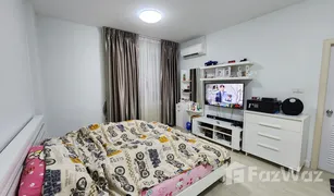 3 Schlafzimmern Reihenhaus zu verkaufen in Surasak, Pattaya The Mix Town