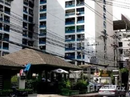 2 спален Кондо на продажу в Ruenrudee Condominium, Khlong Toei Nuea