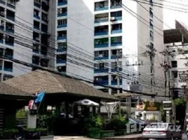 2 Schlafzimmer Wohnung zu verkaufen im Ruenrudee Condominium, Khlong Toei Nuea