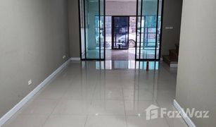 3 Bedrooms Townhouse for sale in Thap Yao, Bangkok Patio Ladkrabang-Moterway 