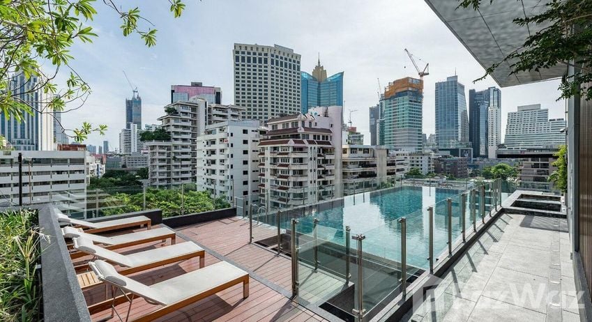 Фото 1 of the สระว่ายน้ำ at Circle S Sukhumvit 12