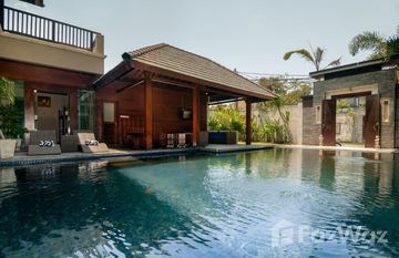 Villa Mewah Bali in Lakarsantri, East Jawa