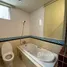 3 спален Кондо в аренду в Citi Smart Condominium, Khlong Toei