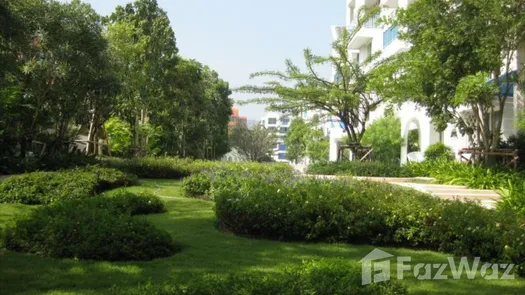 图片 1 of the Communal Garden Area at Chelona Khao Tao