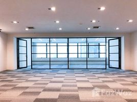 115 m2 Office for rent at Charn Issara Tower 2, バンカピ