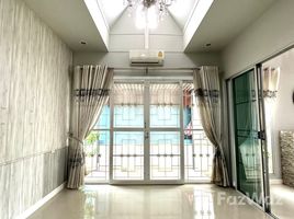3 Schlafzimmer Haus zu verkaufen im Warabodin Wongwaen-Lamlukka, Bueng Kham Phroi