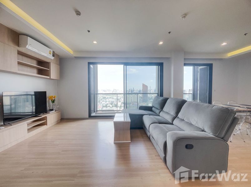 Price Cuts: Massive penthouse with rooftop basketball court reduced by ... - Off Grid Penthouse With Private Basketball Court