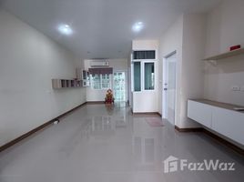 วิลล่า 4 ห้องนอน ให้เช่า ในโครงการ โกลเด้น ทาวน์ 3 บางนา-สวนหลวง, ดอกไม้, ประเวศ