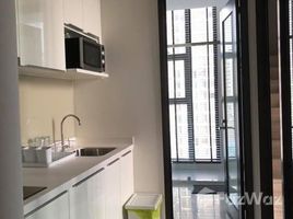 1 спален Кондо в аренду в Chewathai Residence Asoke, Makkasan