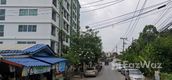 Vista de la calle of Nakornpathom Condo