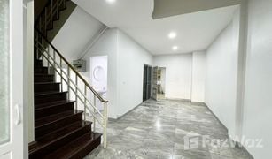 5 Bedrooms Townhouse for sale in Suan Luang, Bangkok Varathorn Ville