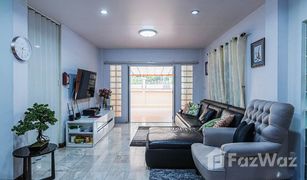 4 Bedrooms House for sale in Phra Khanong Nuea, Bangkok Pakamas Village