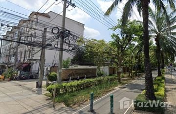 Baan Klang Muang Rama 9-Ladprao in Wang Thonglang, Бангкок