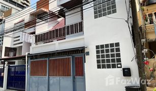5 Schlafzimmern Reihenhaus zu verkaufen in Khlong Tan Nuea, Bangkok 