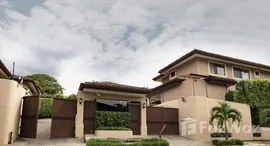 Lomas de Escazú 9: Estate-Style Condominium With European Flair中可用单位