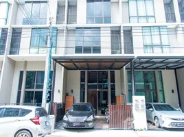 3 Habitación Adosado en venta en Patio Rama 9 - Pattanakarn, Suan Luang, Suan Luang