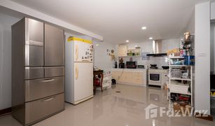 4 Bedrooms House for sale in Phlapphla, Bangkok 