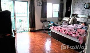 3 Schlafzimmern Reihenhaus zu verkaufen in Lat Phrao, Bangkok 