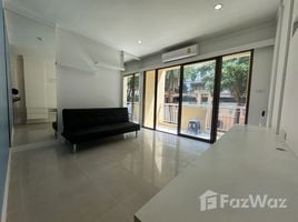 在Baan Klang Krung Resort (Ratchada 7)出售的2 卧室 公寓, Din Daeng