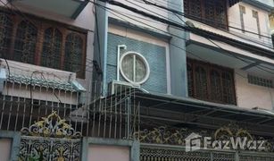 5 Schlafzimmern Reihenhaus zu verkaufen in Khlong Toei Nuea, Bangkok 