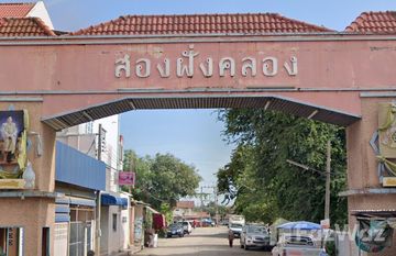 Song Fang Khlong Village in Khlong Khoi, 暖武里