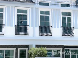 ทาวน์เฮ้าส์ 3 ห้องนอน ให้เช่า ในโครงการ อินดี้ บางนา-รามคำแหง 2, ดอกไม้