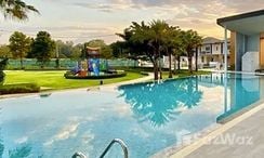 Фото 3 of the Communal Pool at The Grand Park Phase 2