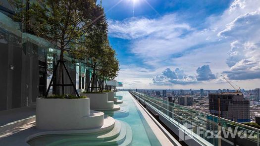 Фото 1 of the Communal Pool at Life Asoke Rama 9