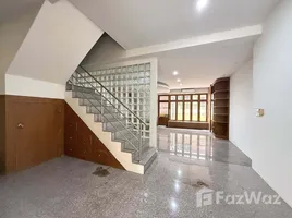 ทาวน์เฮ้าส์ 5 ห้องนอน ให้เช่า ในโครงการ หมู่บ้านนภาลัย, บางนา, บางนา