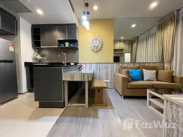 1 chambre Condominium à louer à , Khlong Ton Sai